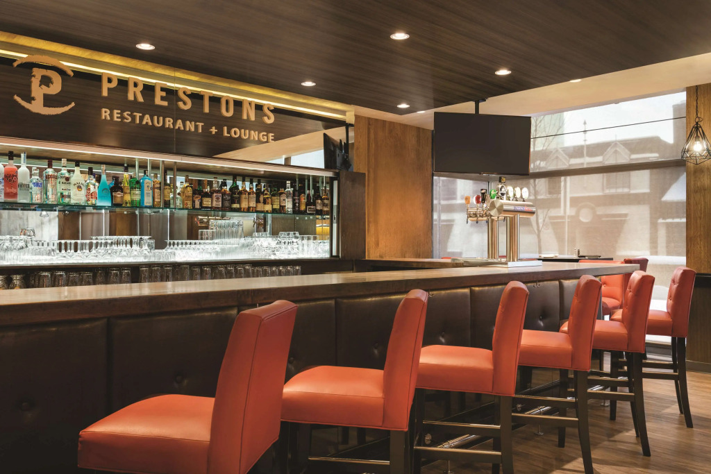 Coast Edmonton Plaza Hotel by APA
