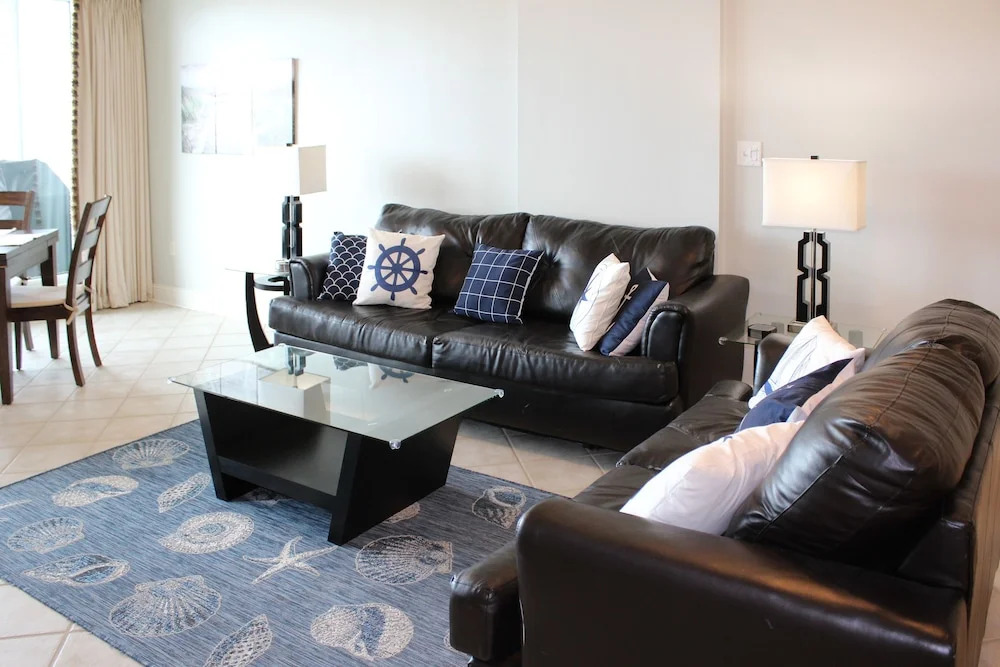 Whar305x 2 Bedroom Condo
