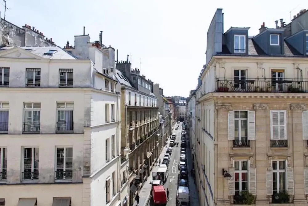 Marais - Place des Vosges Apartment