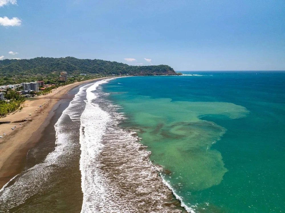 Coastal Art Condo Near Jacó Beach