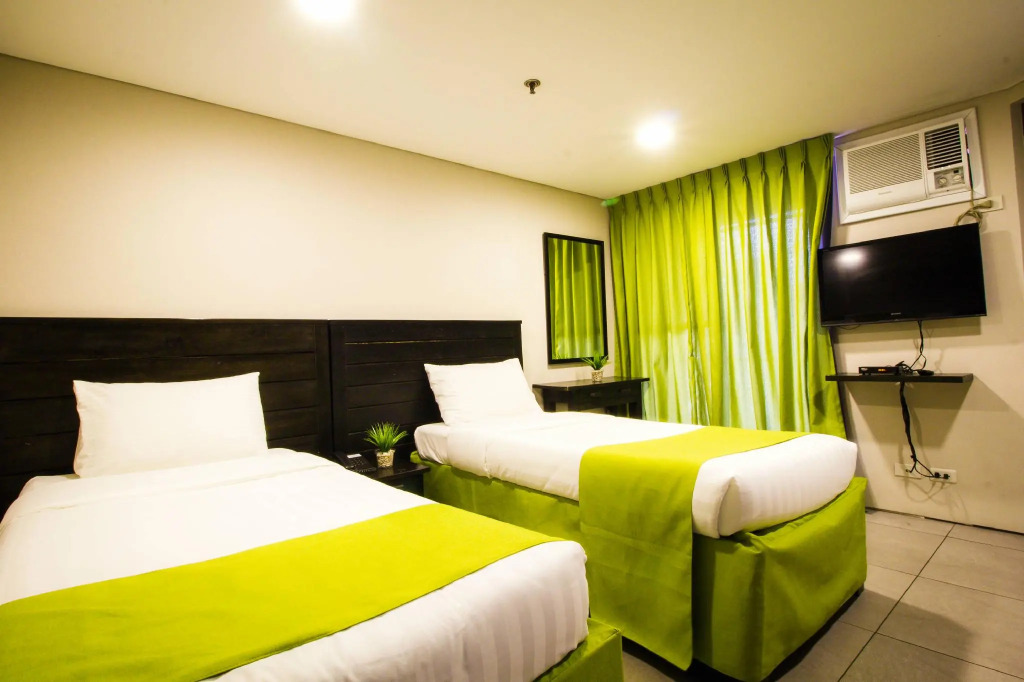 Jade Hotel and Suites