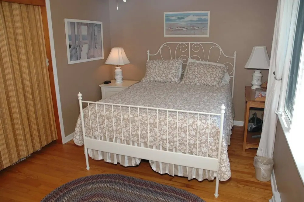 Pine Cottage by Winfield Inn