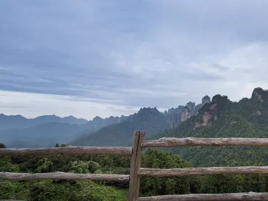 ZhangJiaJieBanpol· Huiwang Mountain Residence Homestay (Zhangjiajie Forest Park Store)