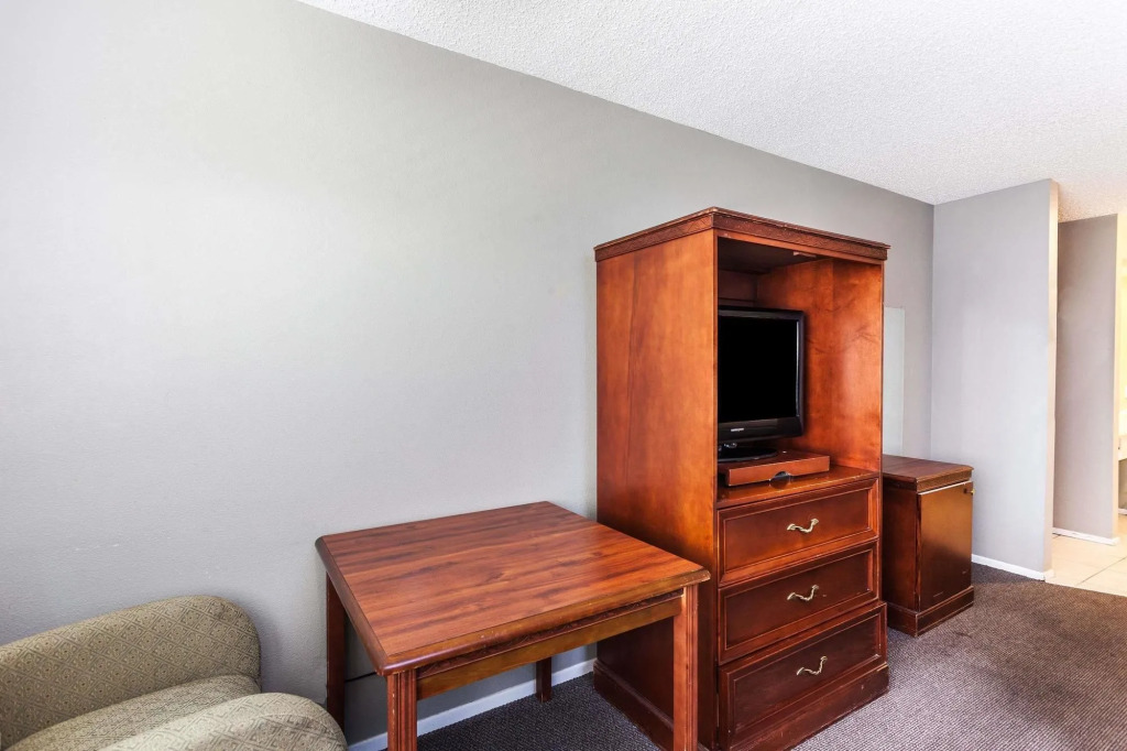 Travelodge by Wyndham Big Bear Lake CA
