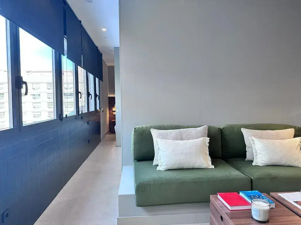 Edmond Vibes Almagro Suites