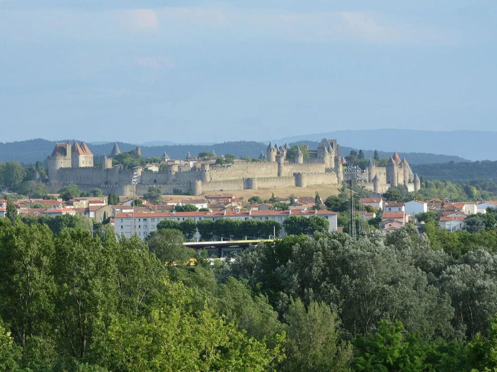 Single storey cottage with view on the Medieval city