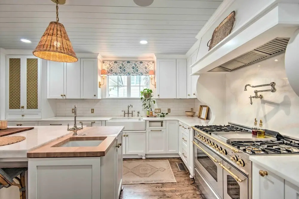 Stunning Charlotte Home: Private Pool!