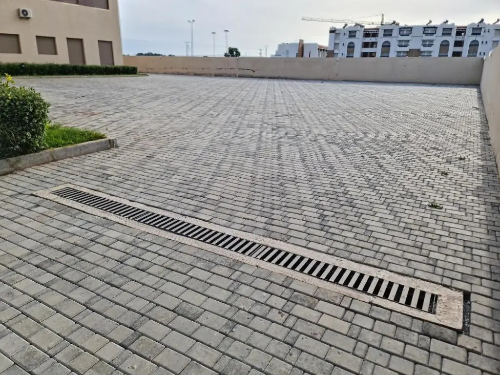 Appartement neuf avec piscine à 300m de la plage!