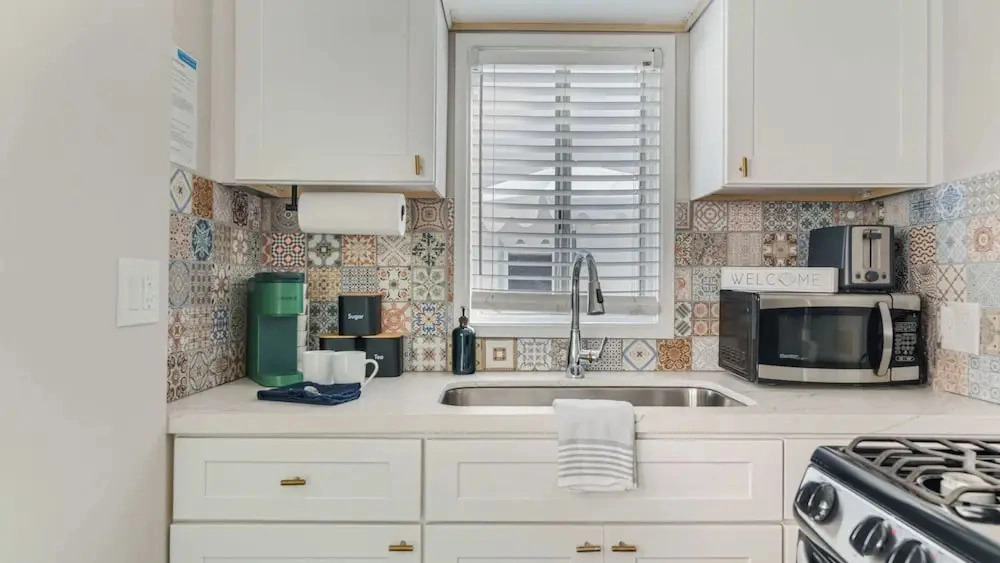 Ormond Court Unit 2 by Avantstay Walk to Sand Shared Patio + BBQ Beachside Retreat
