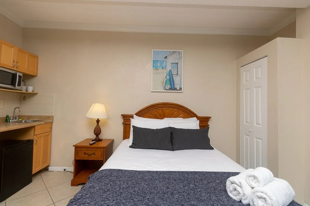 227 City View Hollywood Beach