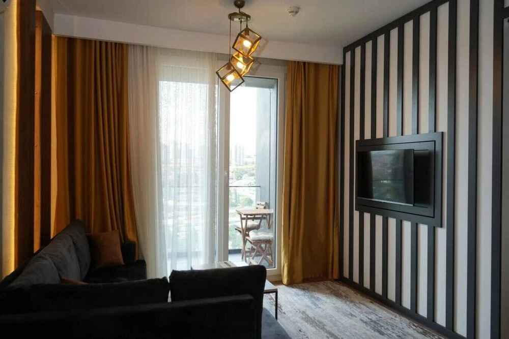 Lovely 1+1 Apartment w/Terrace near MaIl of IST