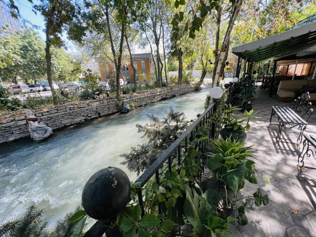 Riverside Hotel