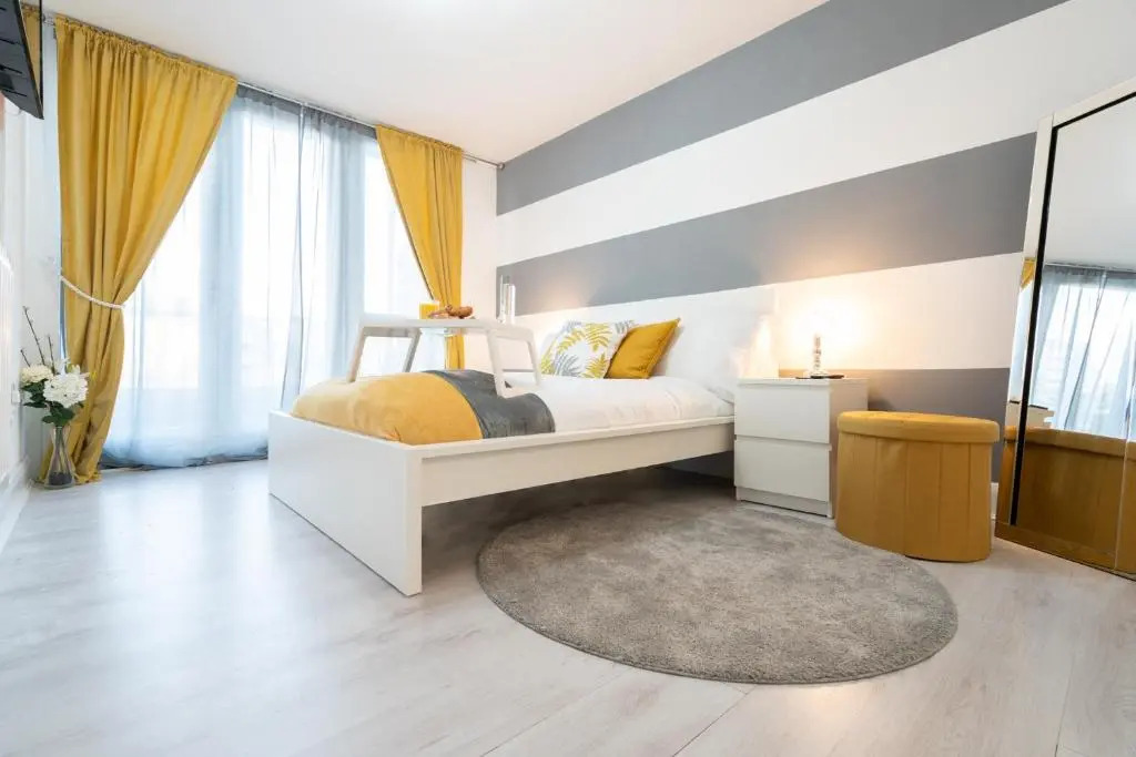 Modern Apartment- Birmingham- Broad Street & Brindley Place- 10 min walk from Bullring, 02 Arena, New Street Station & Grand Central