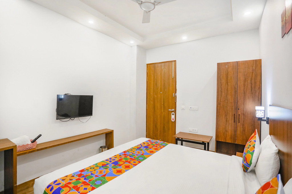 FabHotel Indirapuram by SBG Near Sec 62 Noida