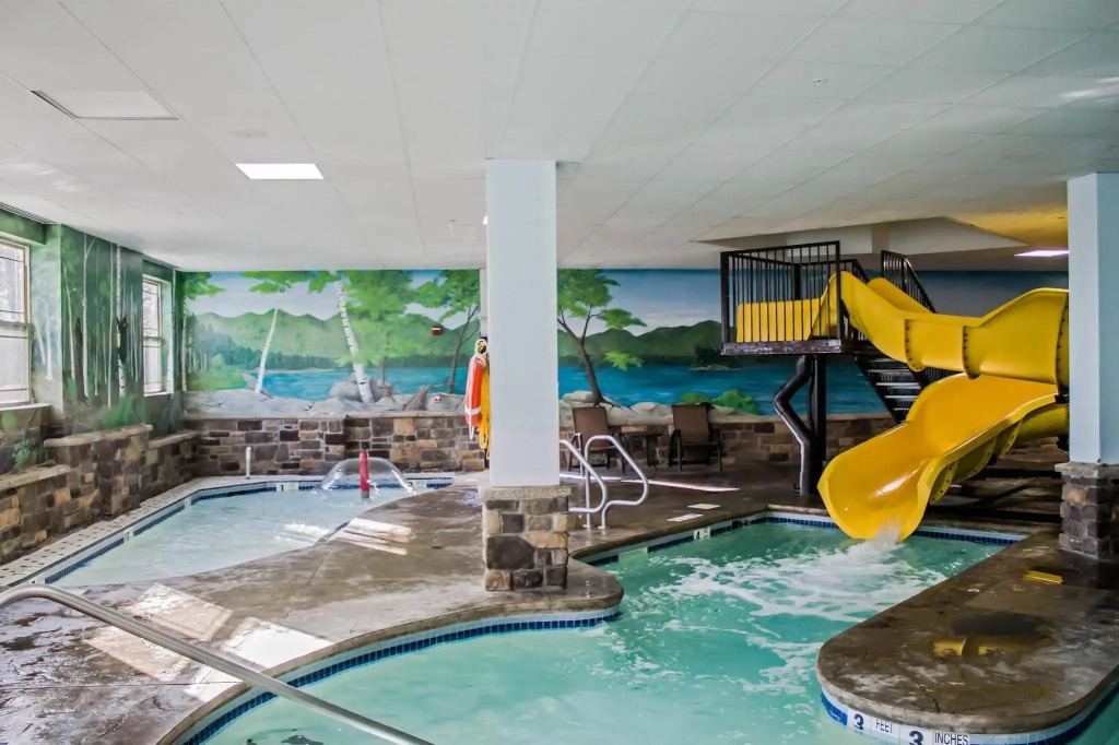 La Quinta Inn & Suites by Wyndham Lake George