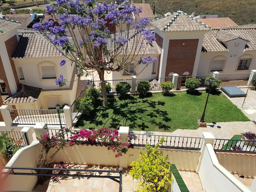 Modern 2 Bedroom Holiday Home