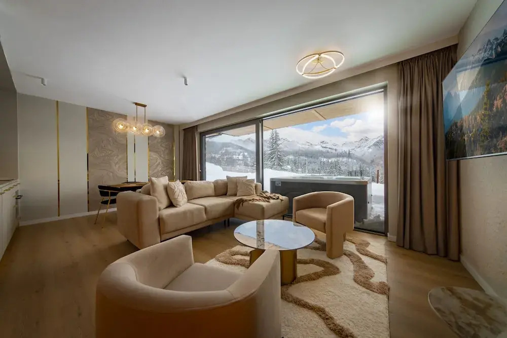 Cyrhla Mountain View with Saunarium & Heated Summer Pool by BQQK
