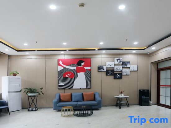 Junyi Chain Hotel (Linzhou Xinglin Road People's Square)