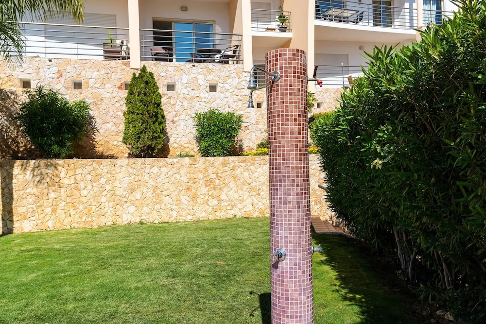 Sea view Apartment with 3 spacious Terraces & 2 Swimming pools
