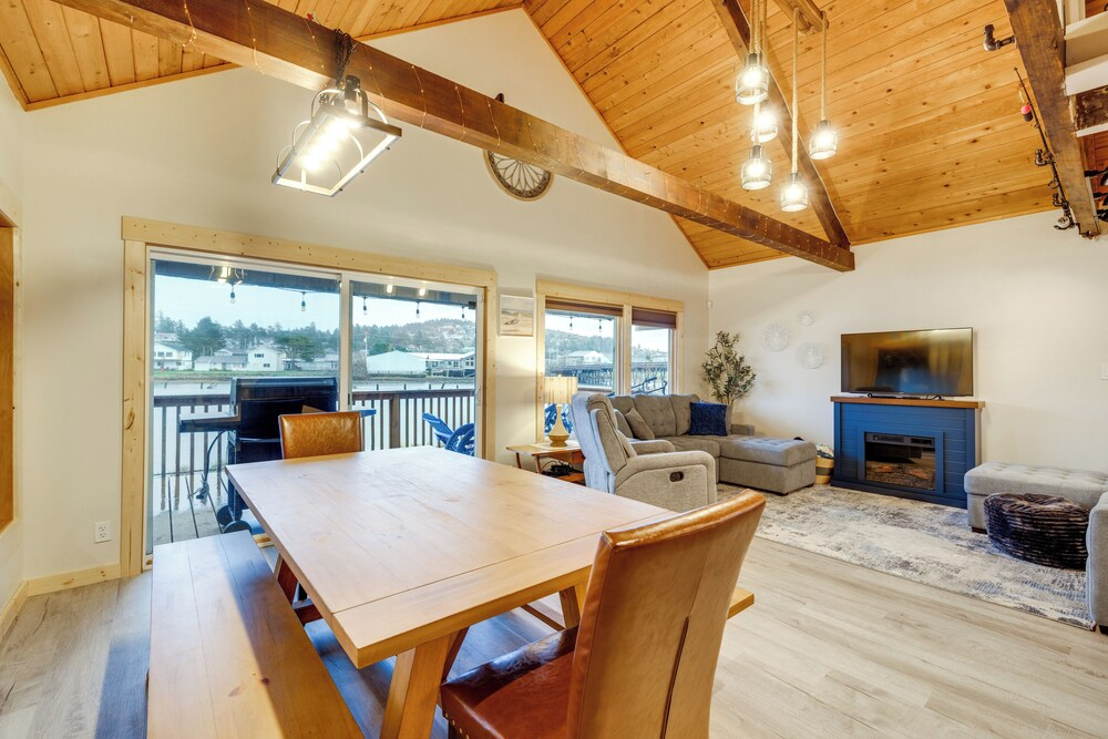 Riverfront Coastal Retreat With Easy Beach Access
