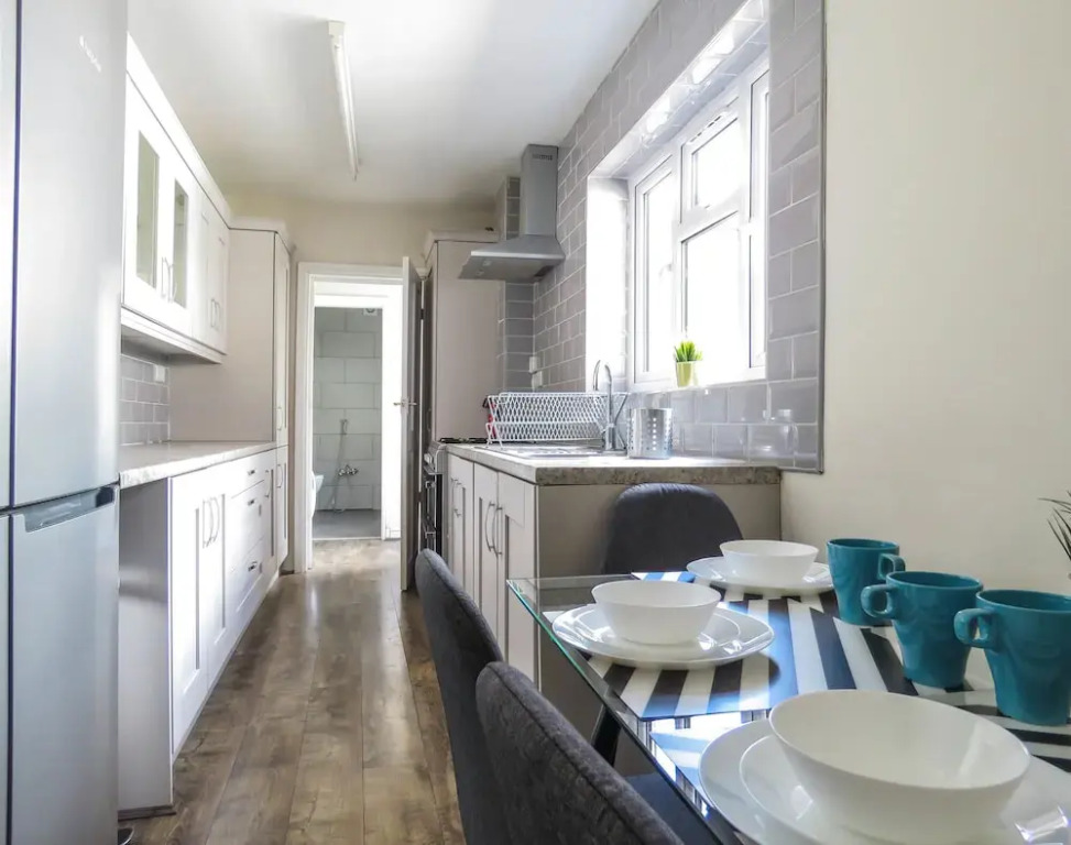 Tudors eSuites Birmingham Townhouse for Contractors