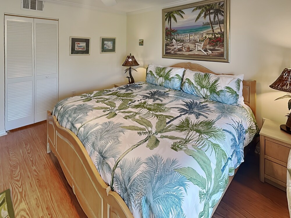 Sea Winds 52 by Distinctive Beach Rentals