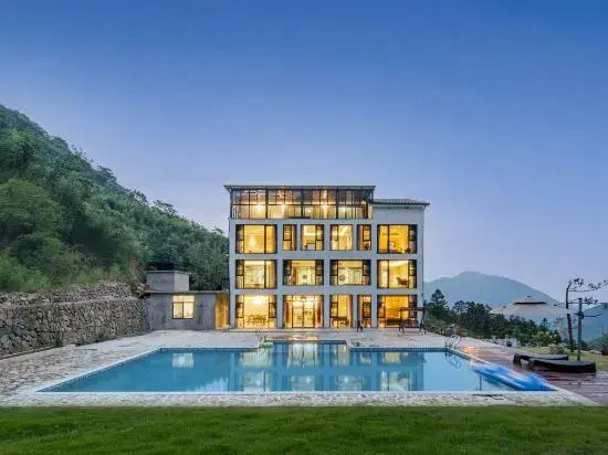 Mid-mountain Cloudland · Misty Cool Stream Mountain View Homestay