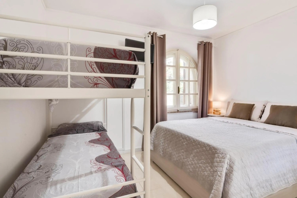 Sanremo Flat with Private Parking - Swimming Pool and NETFLIX