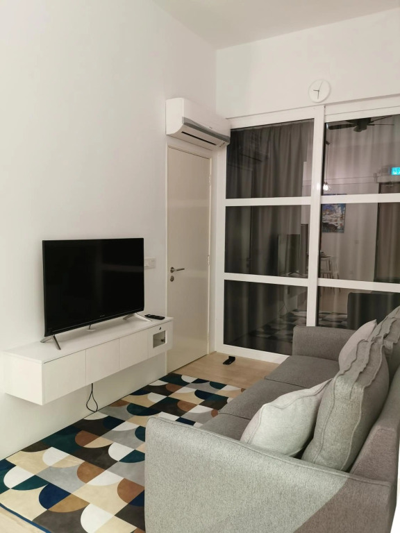REVO AURORA PLACE, Pavilion 2, 5 Minutes To AXIATA ARENA BUKIT JALIL FREE WIFI by De Harlequins Guesthouse