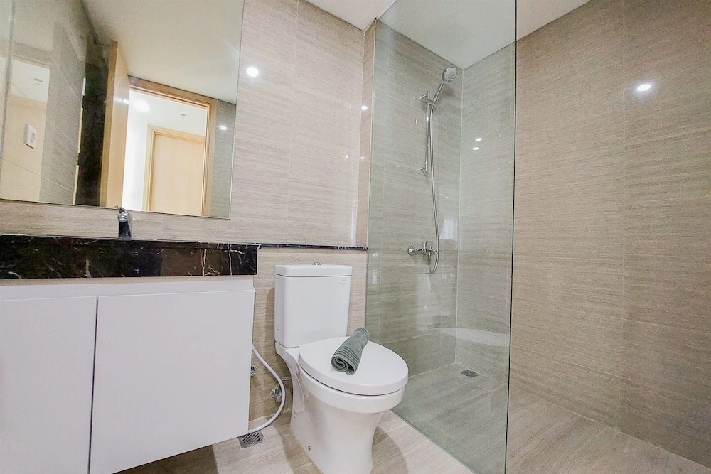Spacious and Lavish 3BR at Hillcrest House Apartment By Travelio