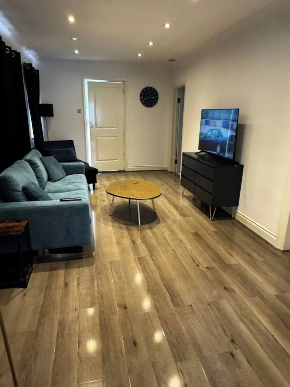 Charming Bungalow Rental in Rainham Comfort and Convenience