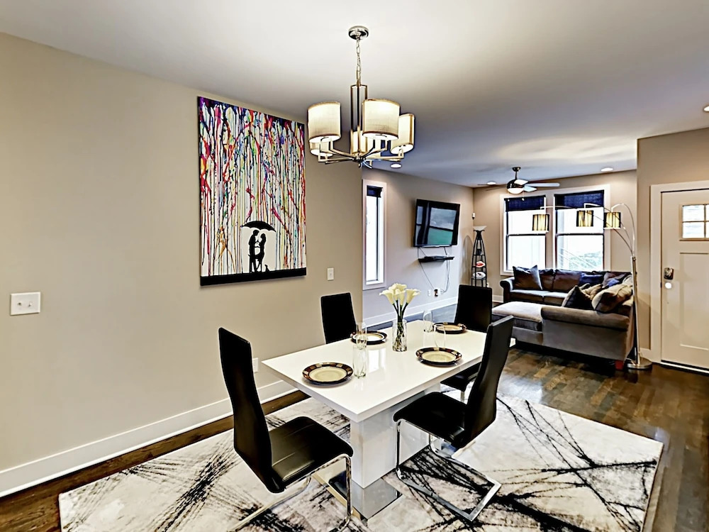 Modern WeHo Apt 8 - 3 Br Townhouse