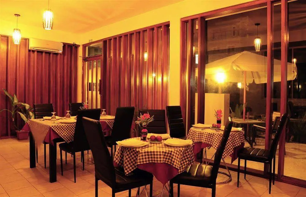 HolidayMakers Inn