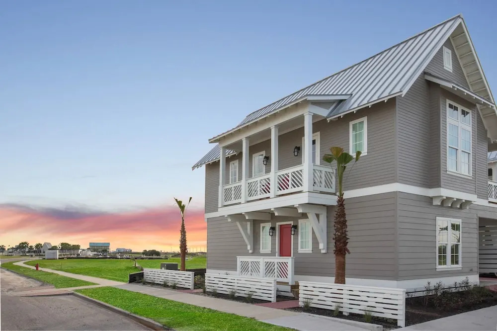 New Listing! New : Pool, Golf Cart, Near Beach 4 Bedroom Home