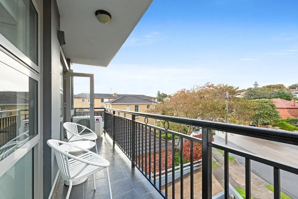 Bright 2-bed Flat With Balcony in Vaucluse