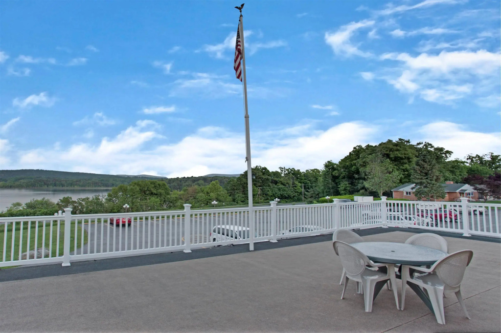 Red Roof Inn & Suites Newburgh - Stewart Airport West Point