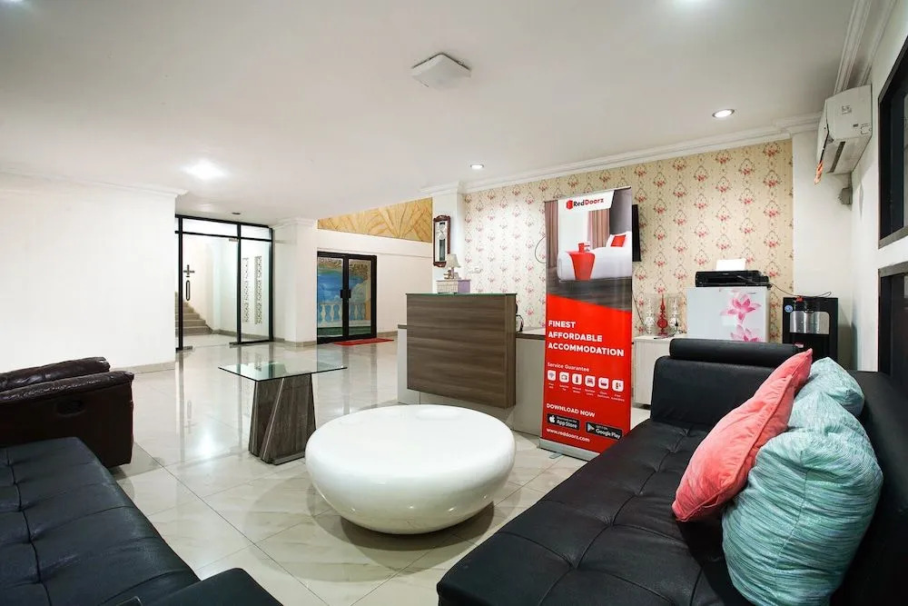 RedDoorz near Palembang Trade Center 3