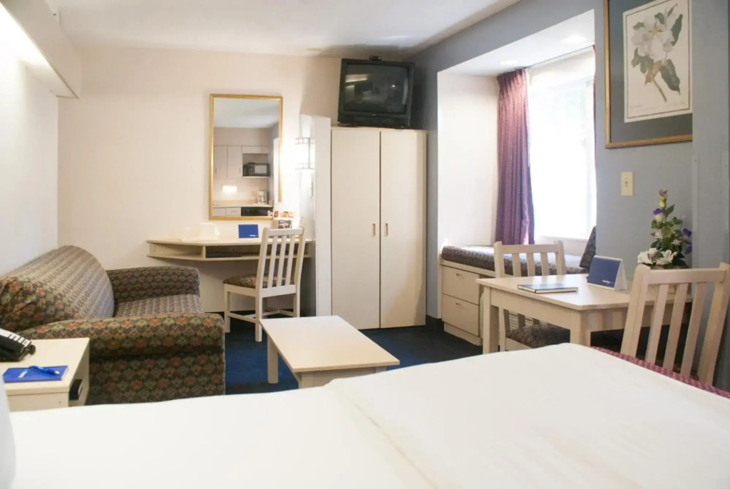 Hometown Inn & Suites Jacksonville Butler Blvd./Southpoint