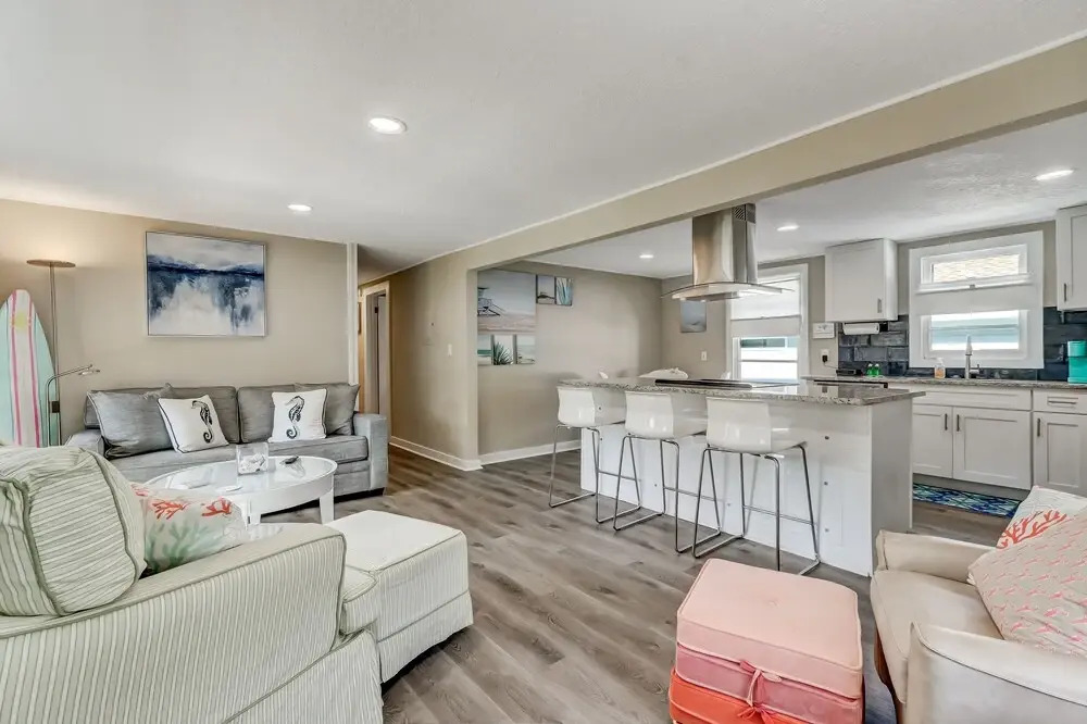 1000 Date Street 3 Bedroom Home by Redawning