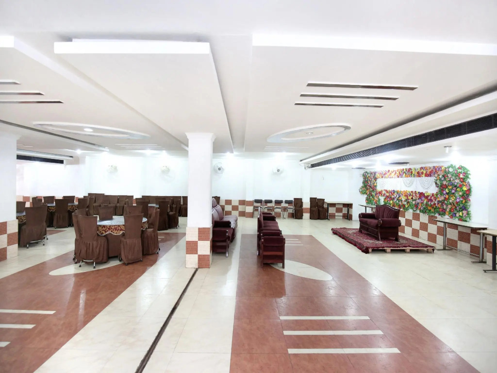 OYO 13365 Hotel Teg Royal