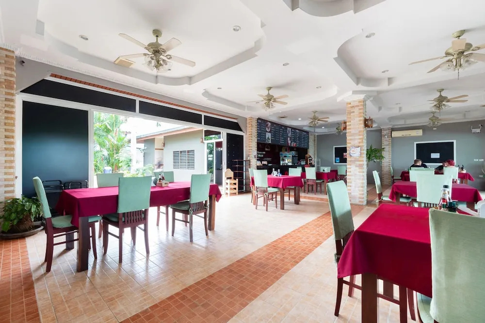 Rendezvous Resort Pattaya(รองเดวู รีสอร์ท พัทยา)