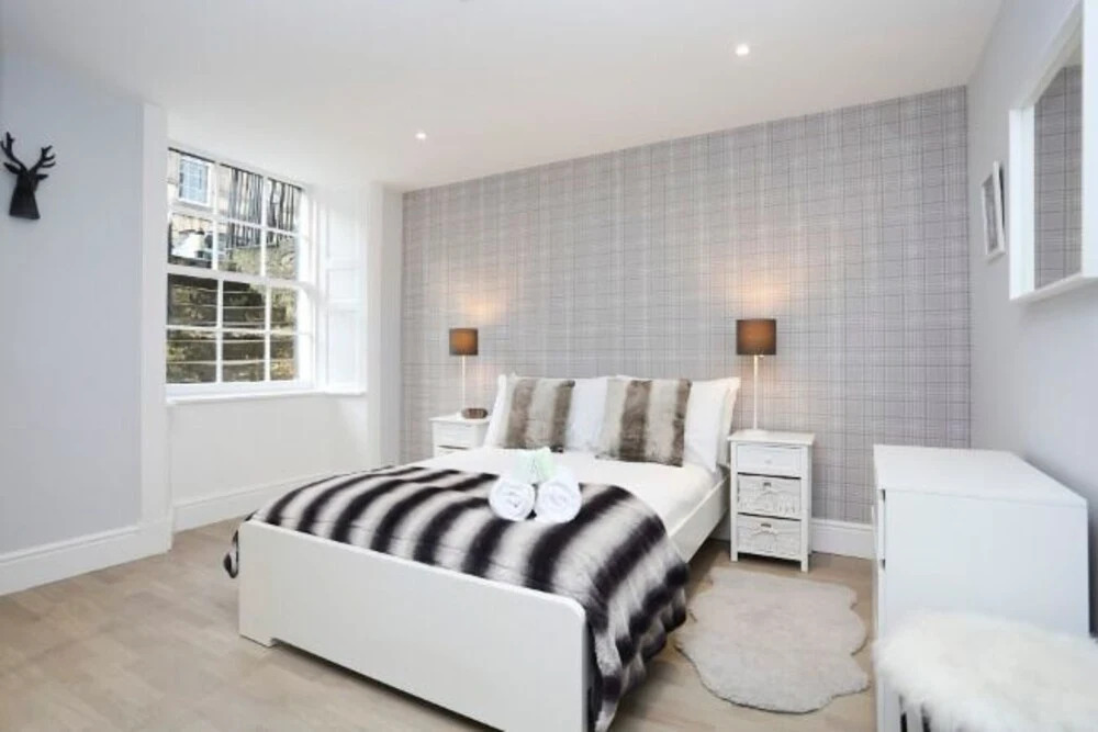 Modern, Stylish Apt. in Excellent Central Location