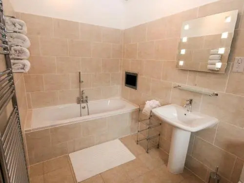 Winsall Court II