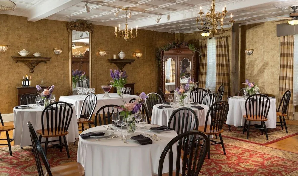 Captain Nickels Inn