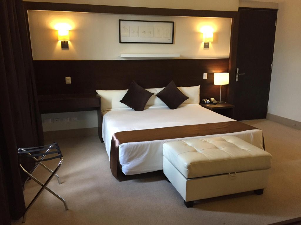 Weston Suites Hotel