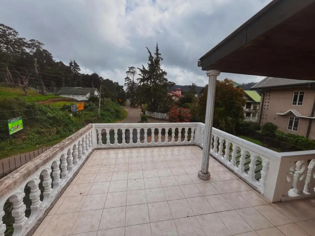 Selis Manor