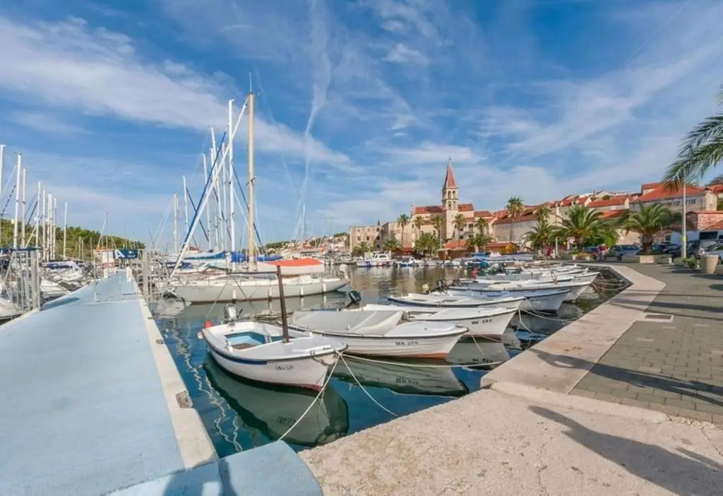 Apartments Mari-30m from the sea