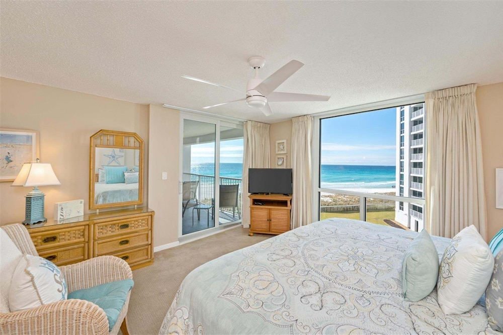 Shoreline Towers 1055 2 Bedroom Condo