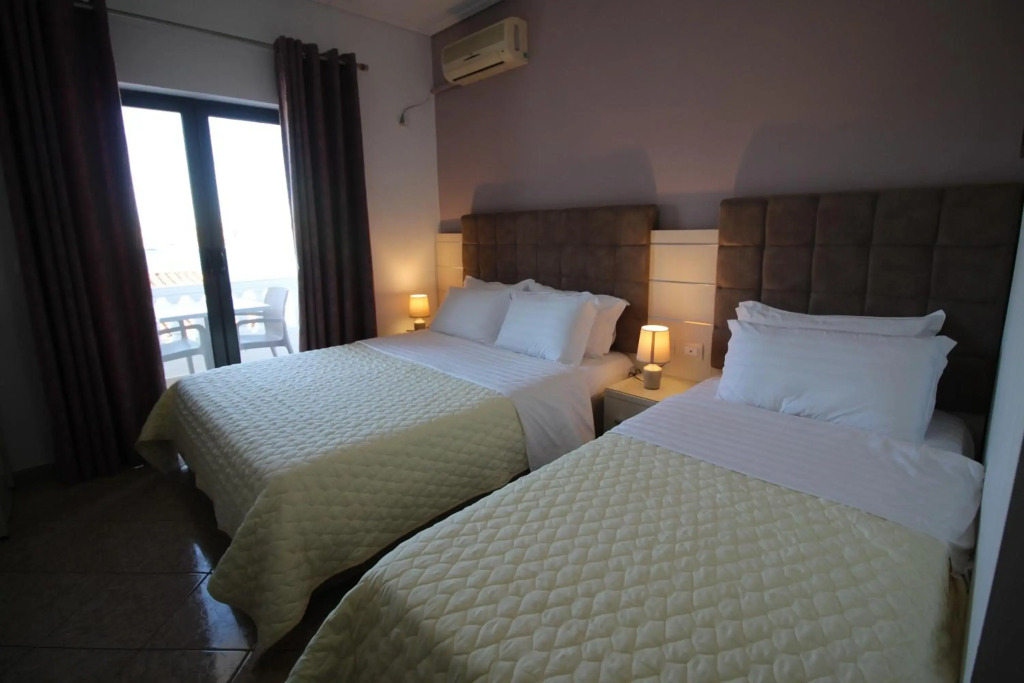 Julia Hotel