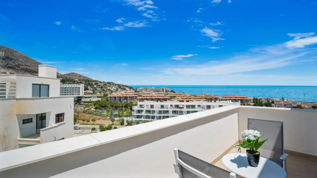 Yara In Fuengirola With 3 Bedrooms And 2 Bathrooms